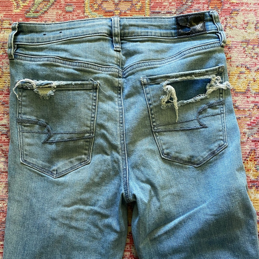AE Light Wash Hi-Rise Distressed Jegging Jeans! - Picture 4 of 5